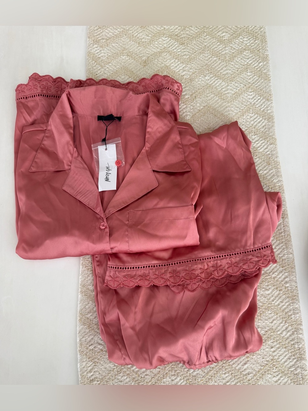 Nasty Gal NWT Rose Satin Two Piece Short Sleeve Lace Trim Pajamas Size M